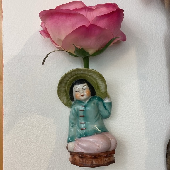 Vintage Chinese Wall Pocket Figural Vase - Picture 9 of 15